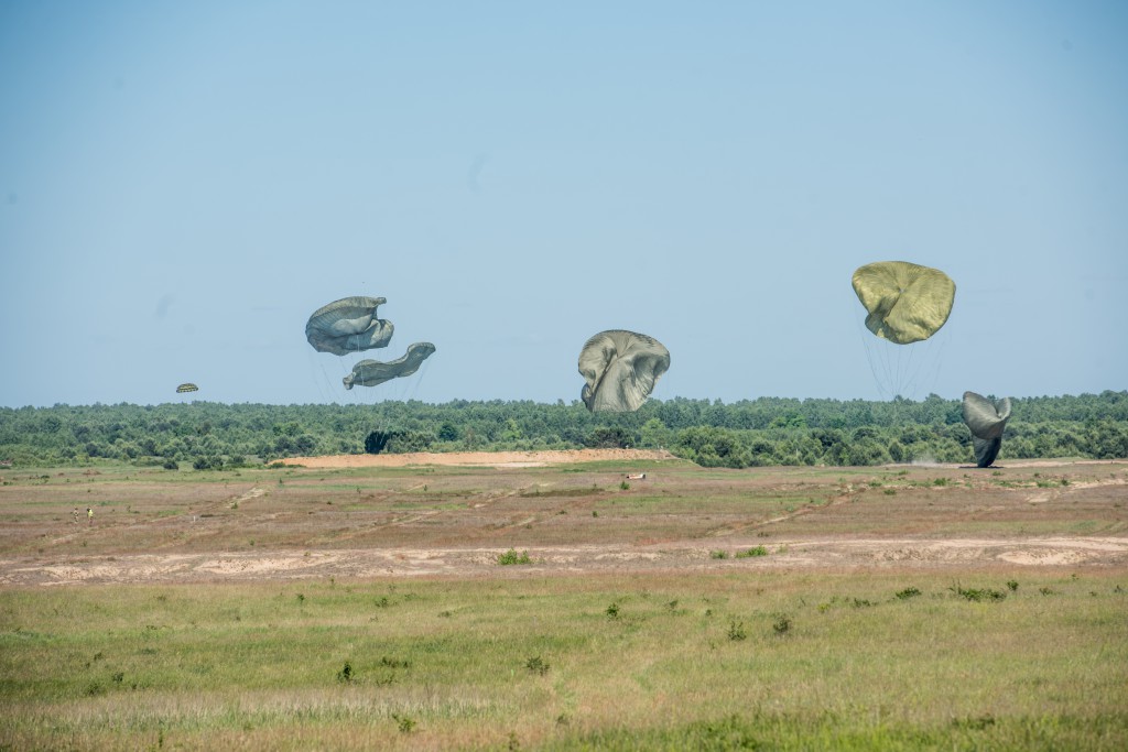 Anakonda 16 - zrzut na poligonie