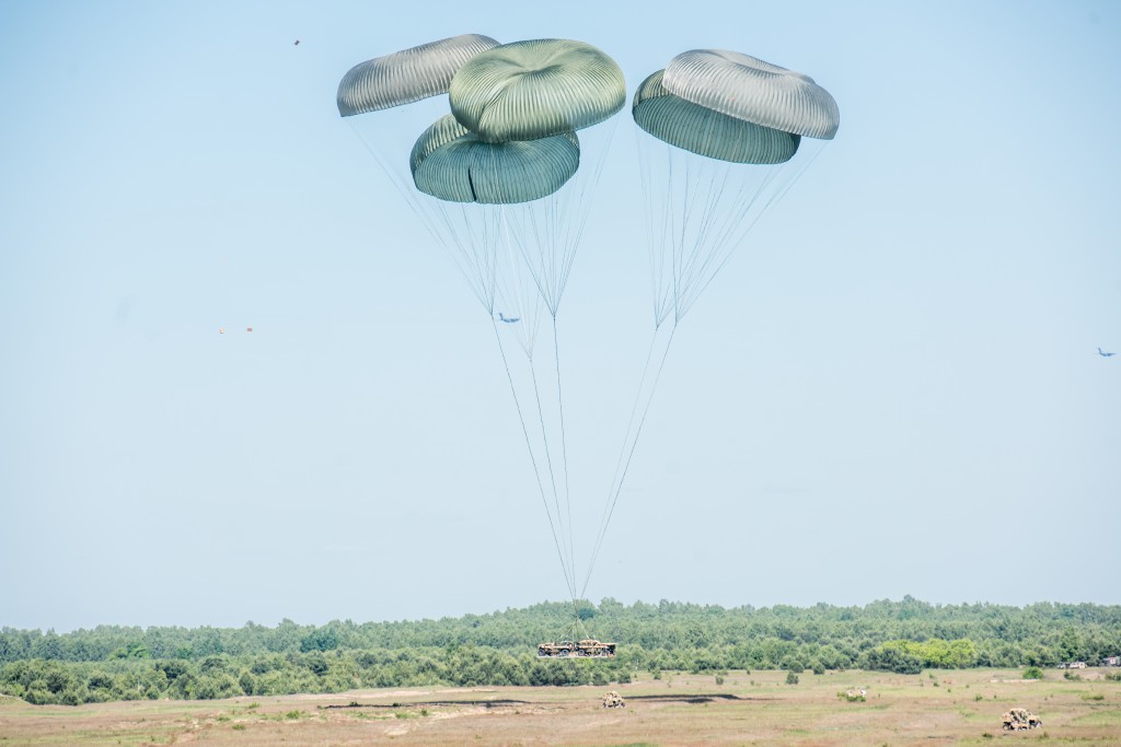 Anakonda 16 - zrzut na poligonie