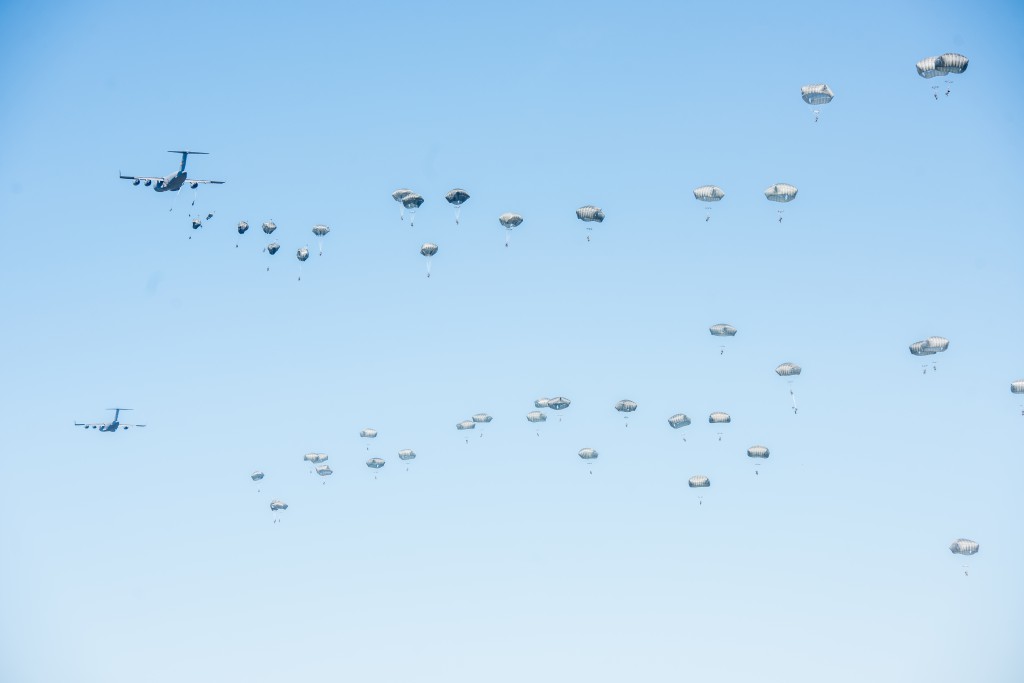Anakonda 16 - zrzut na poligonie