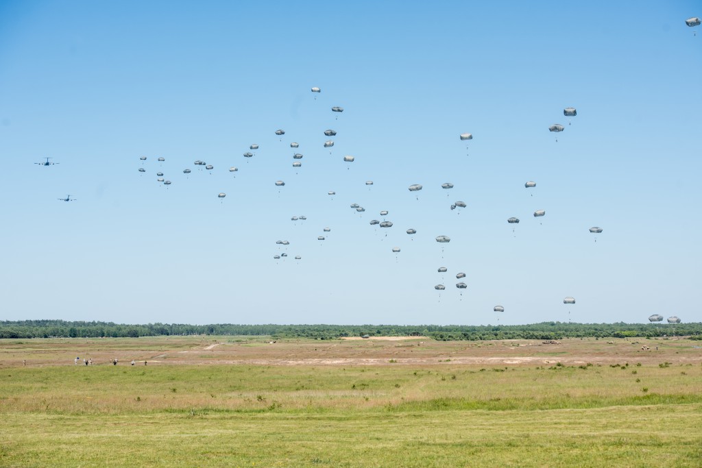 Anakonda 16 - zrzut na poligonie