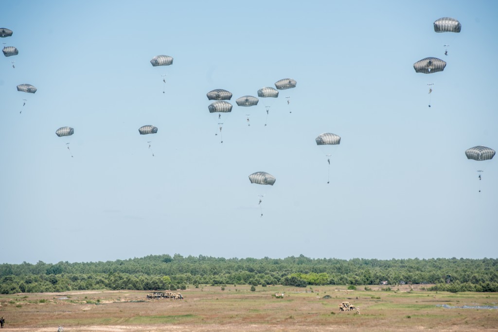 Anakonda 16 - zrzut na poligonie
