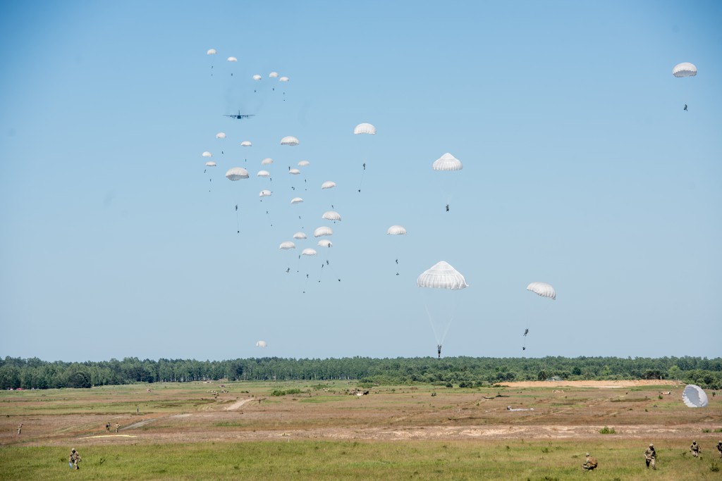 Anakonda 16 - zrzut na poligonie