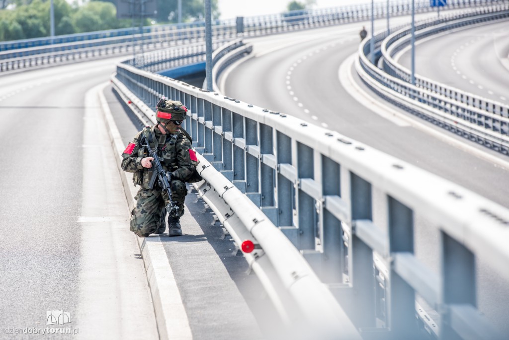 Anakonda 16 - odbijanie mostu