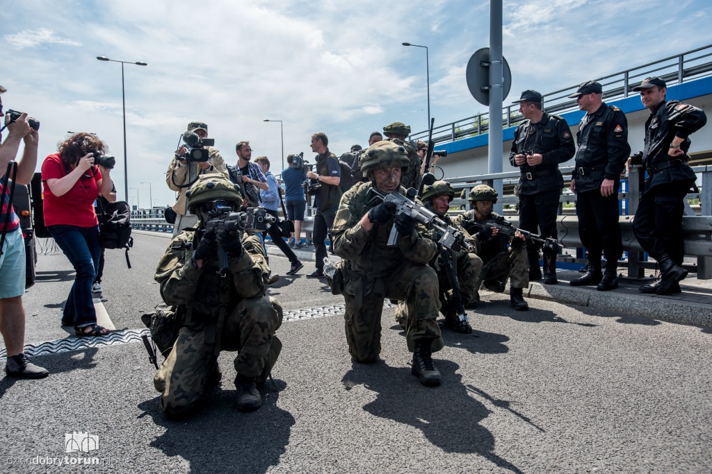 Anakonda 16 - odbijanie mostu