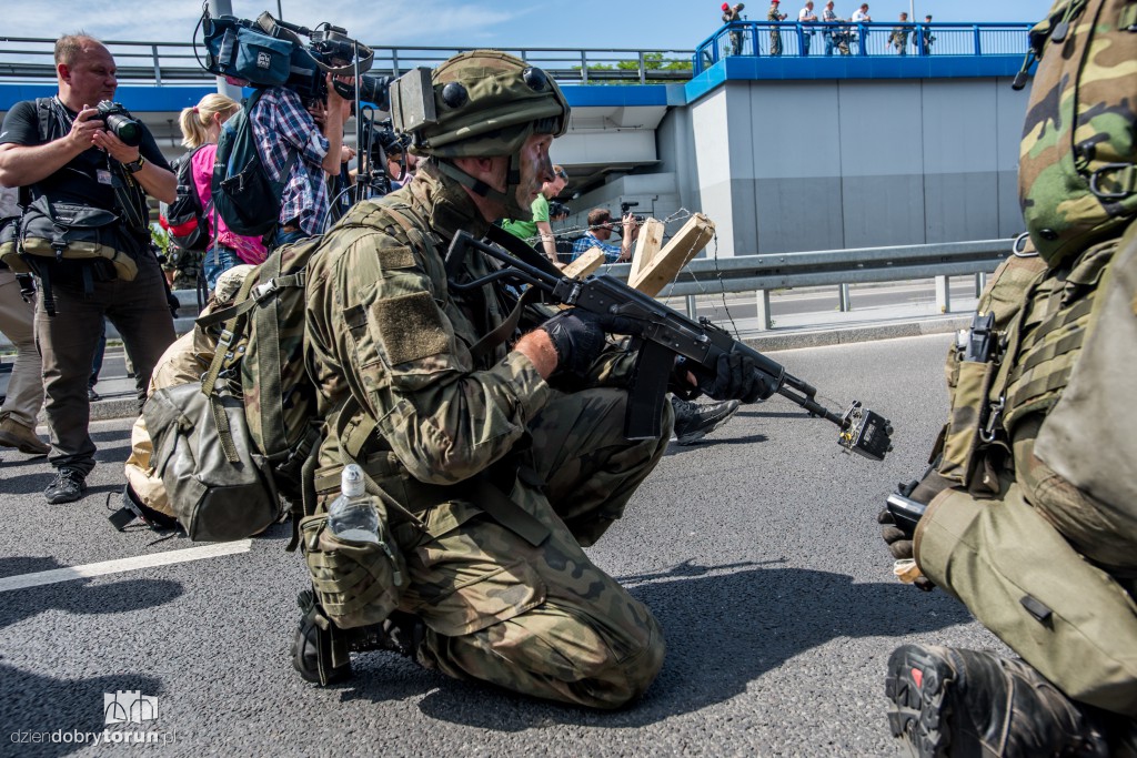 Anakonda 16 - odbijanie mostu