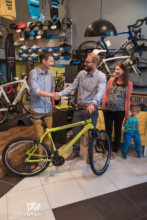 Wręczenie nagrody w Gołaś Bike Factory