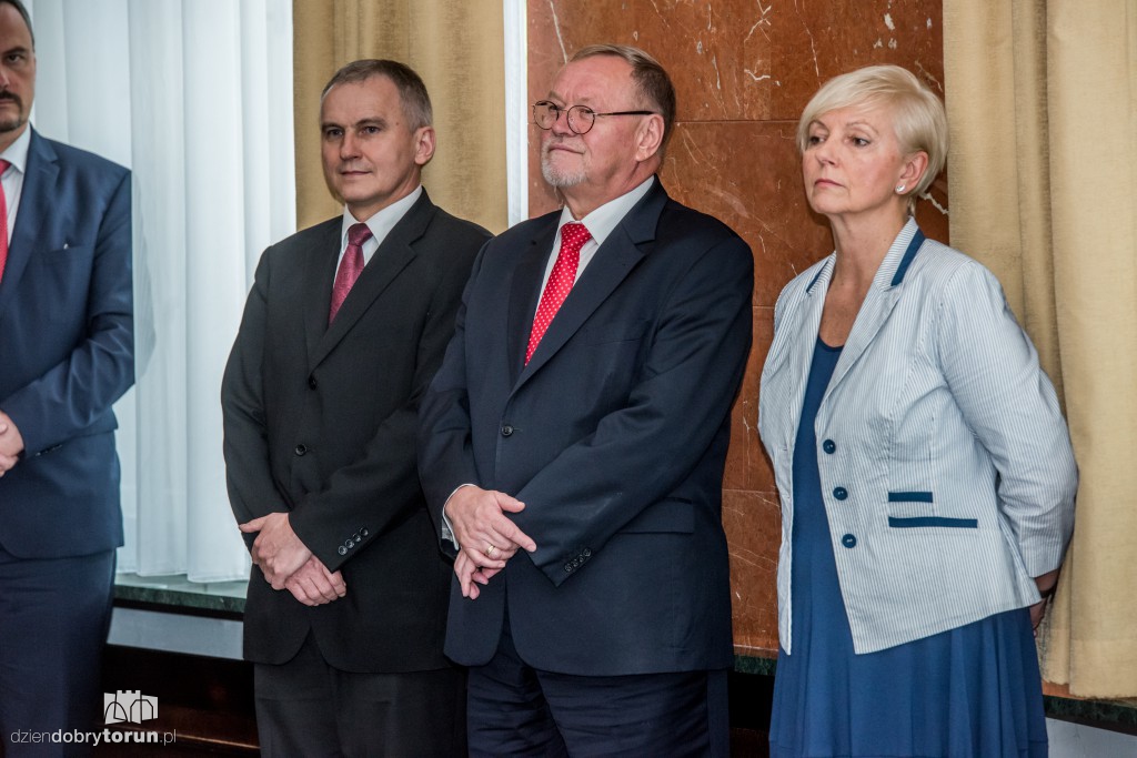 Koniec wyborów na UMK. Tak odbierali akty