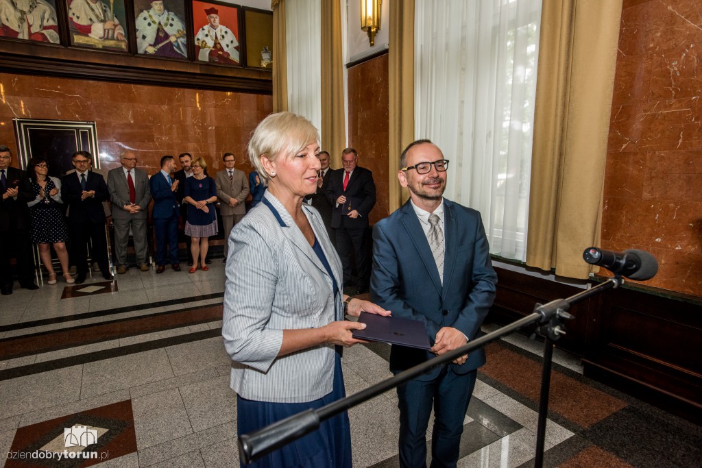 Koniec wyborów na UMK. Tak odbierali akty