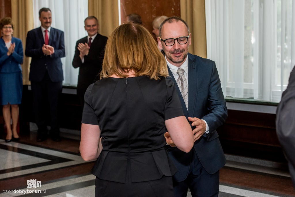 Koniec wyborów na UMK. Tak odbierali akty
