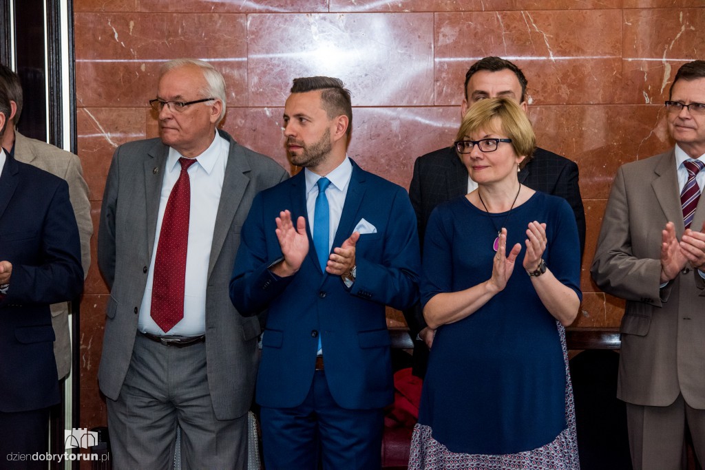 Koniec wyborów na UMK. Tak odbierali akty