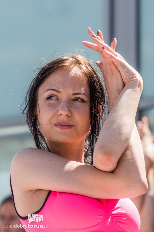 Dzień jogi - ćwiczenia na dachu CSW
