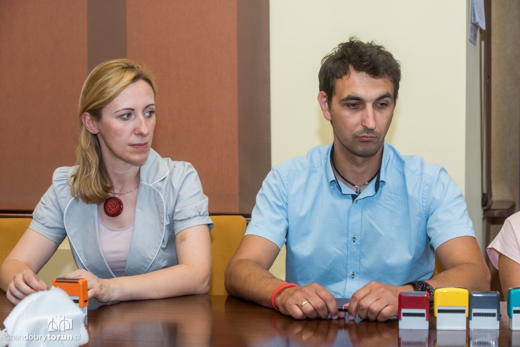 Umowy na podwórka podpisane