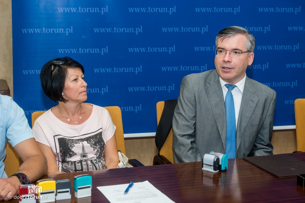 Umowy na podwórka podpisane