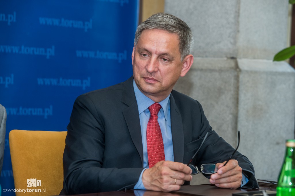 Umowy na podwórka podpisane