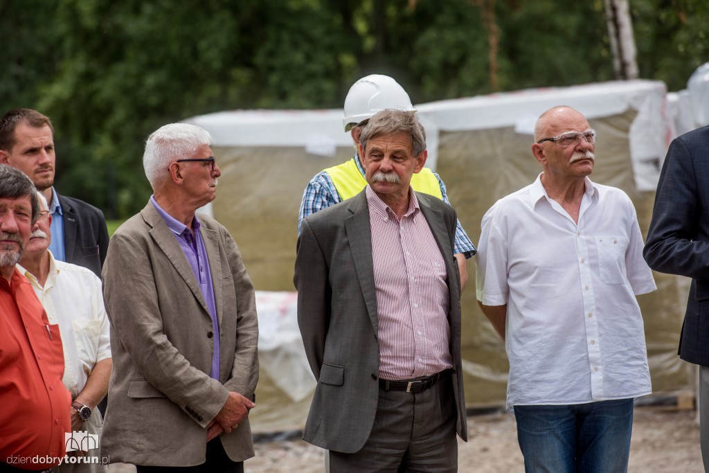 Nad przystanią AZS wisi już wiecha