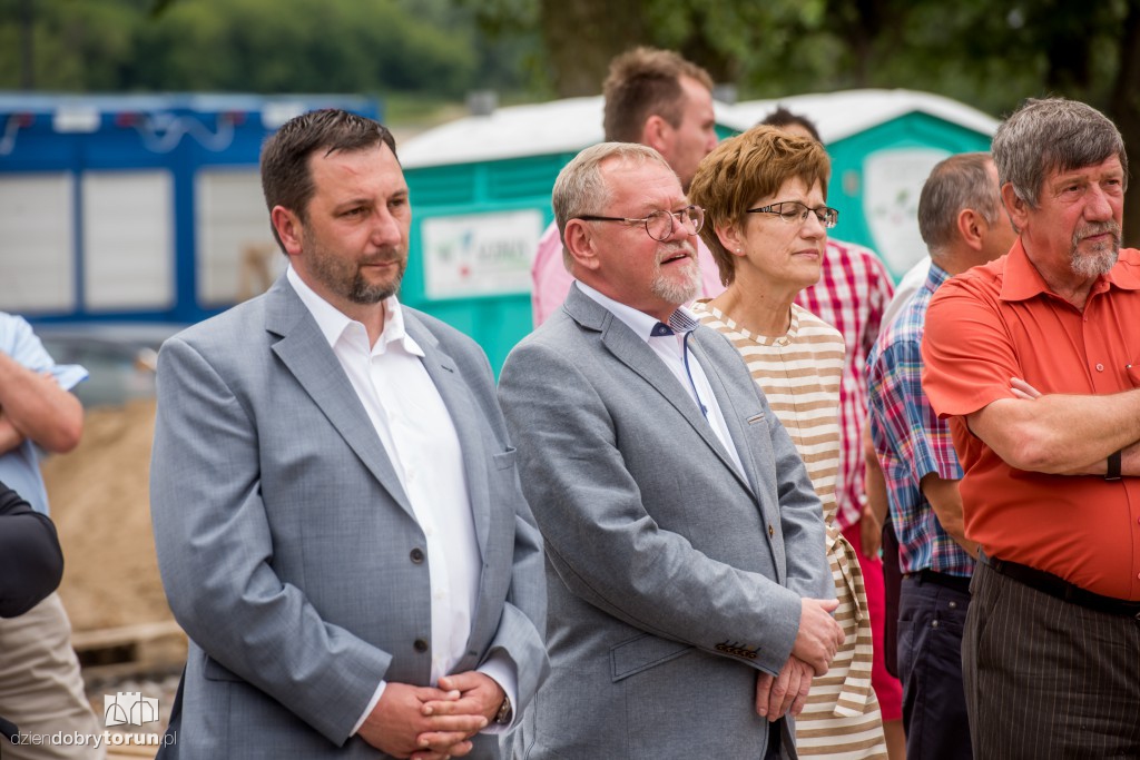 Nad przystanią AZS wisi już wiecha