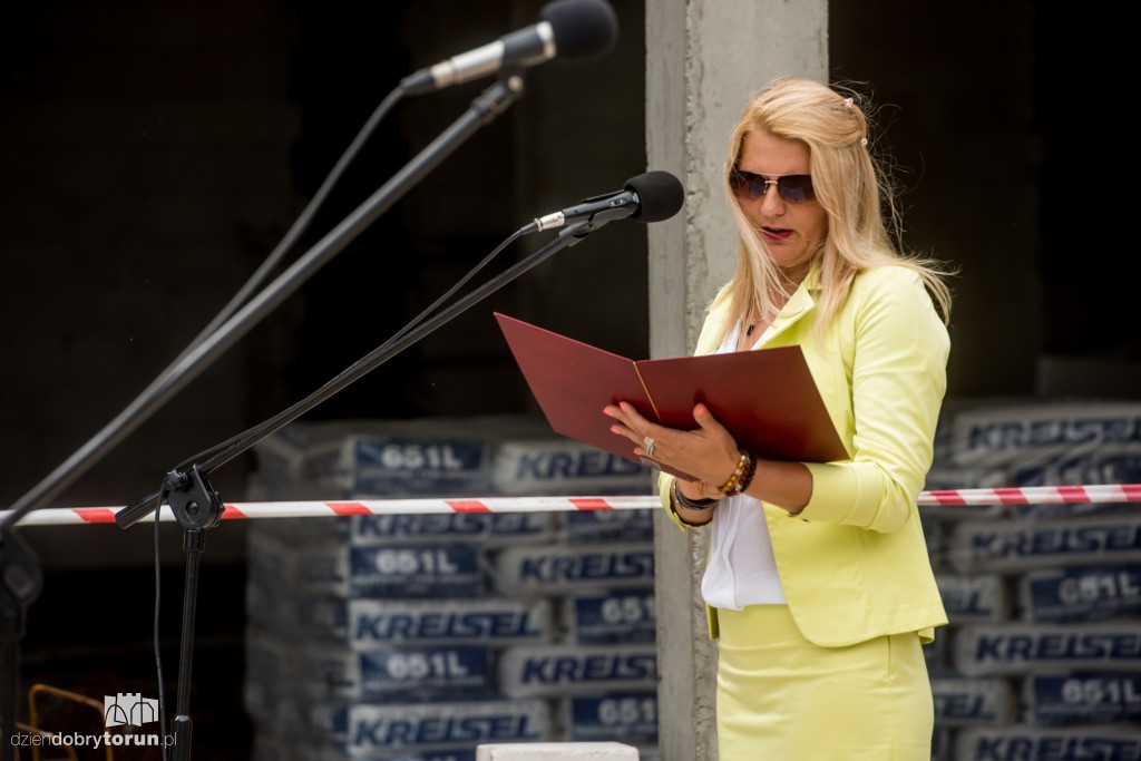 Nad przystanią AZS wisi już wiecha