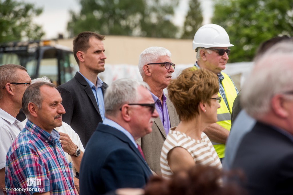 Nad przystanią AZS wisi już wiecha