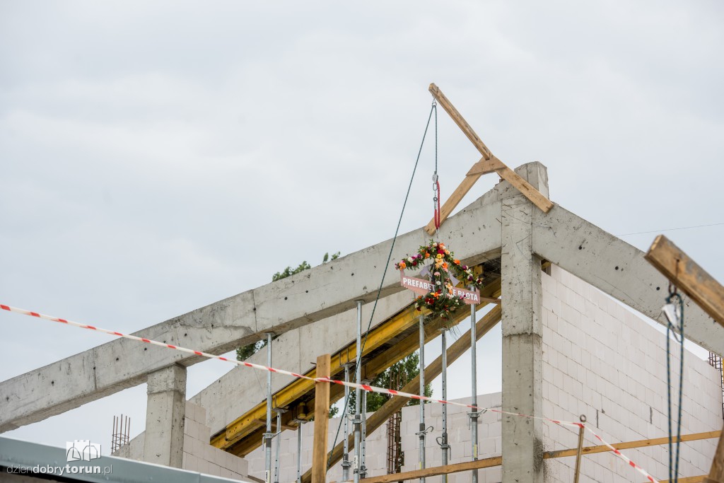 Nad przystanią AZS wisi już wiecha