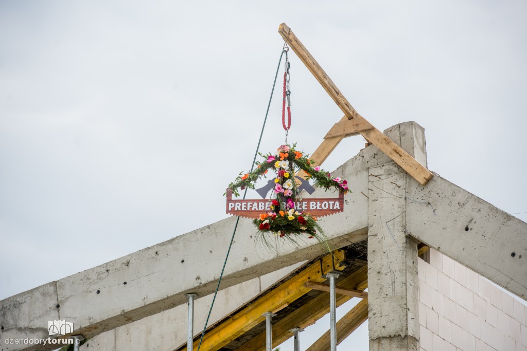 Nad przystanią AZS wisi już wiecha