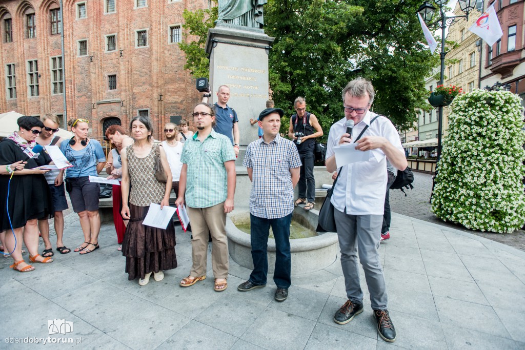 Torunianie przeciwko rasizmowi