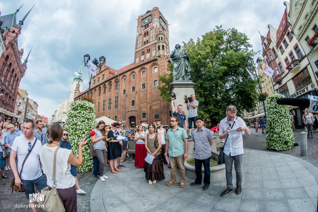 Torunianie przeciwko rasizmowi