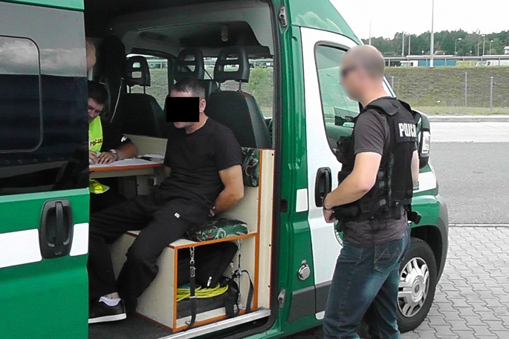 Ciężarówka pełna lewych papierosów