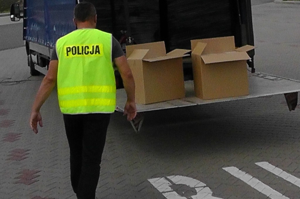 Ciężarówka pełna lewych papierosów