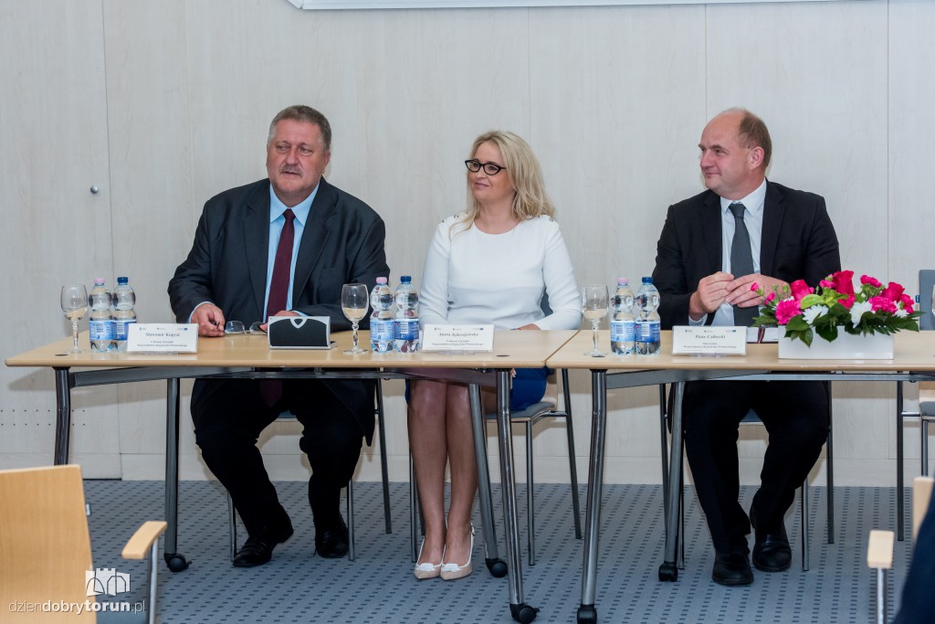 Umowy na staże i praktyki podpisane