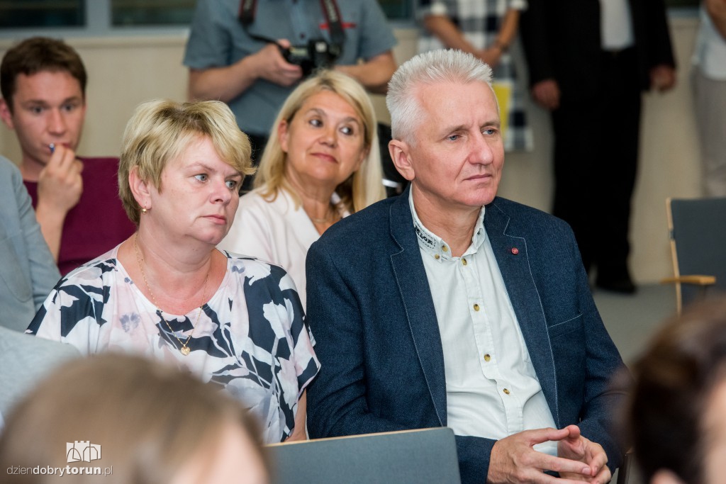 Umowy na staże i praktyki podpisane