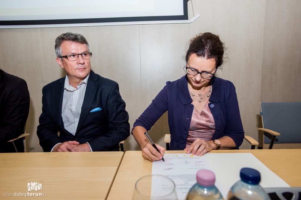 Umowy na staże i praktyki podpisane