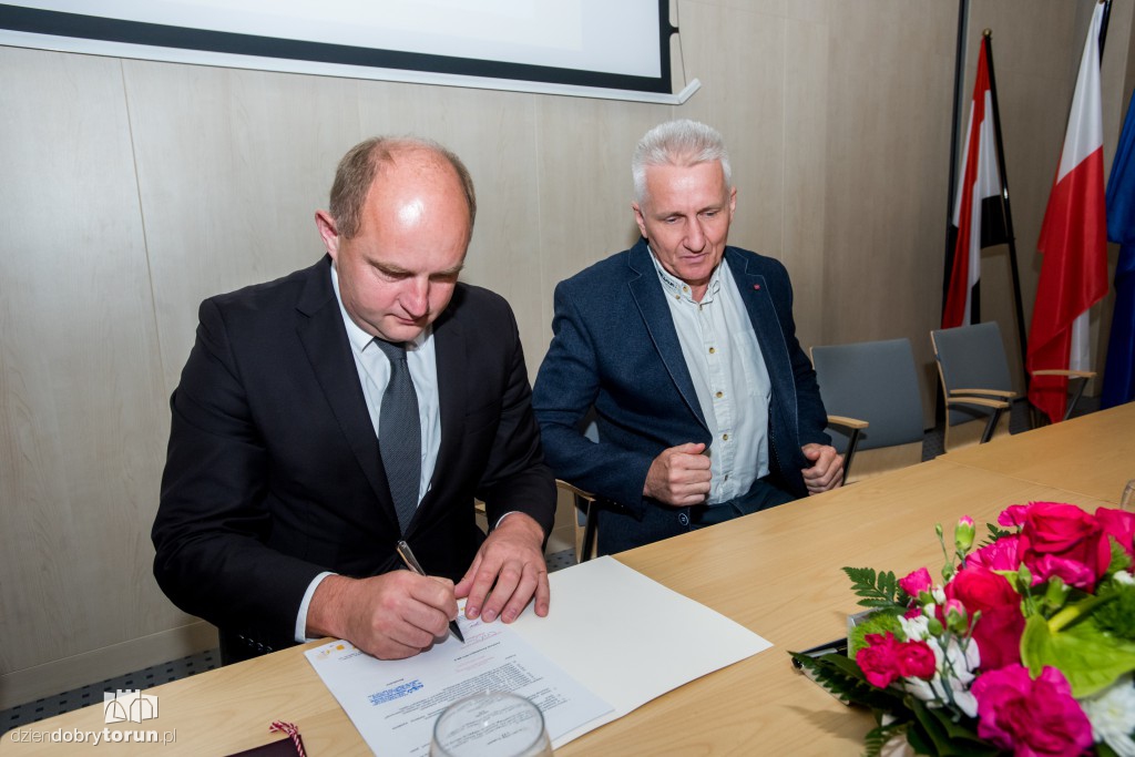 Umowy na staże i praktyki podpisane