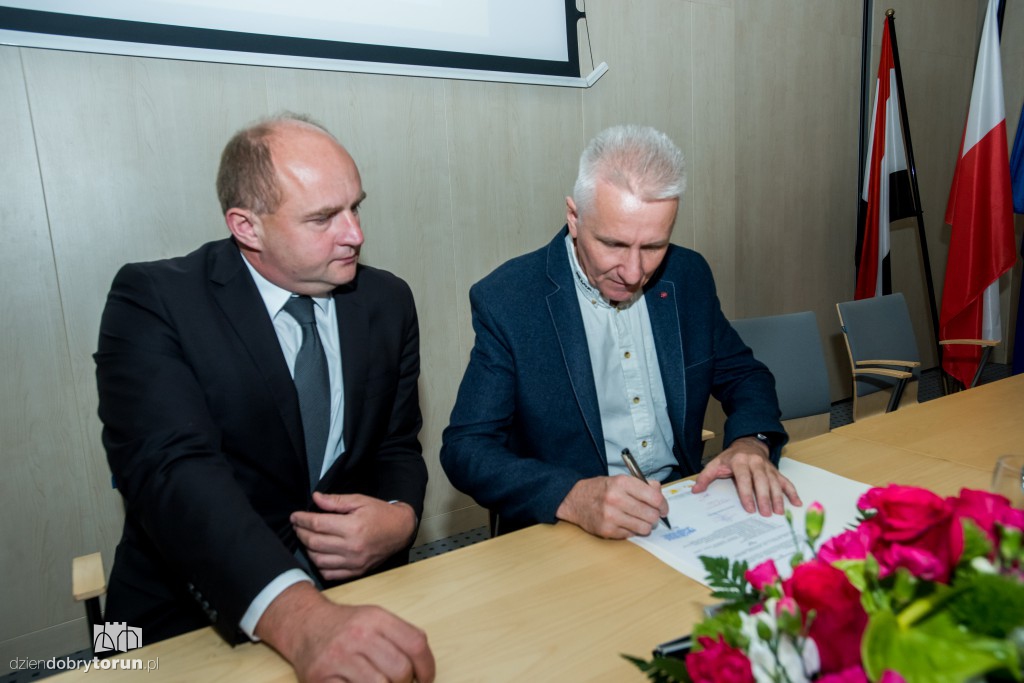 Umowy na staże i praktyki podpisane