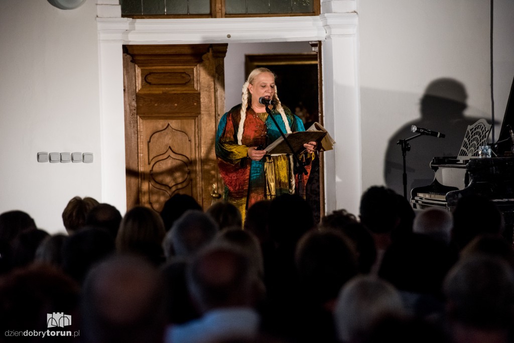 Maciej Stuhr na urodzinach Fundacji Platon