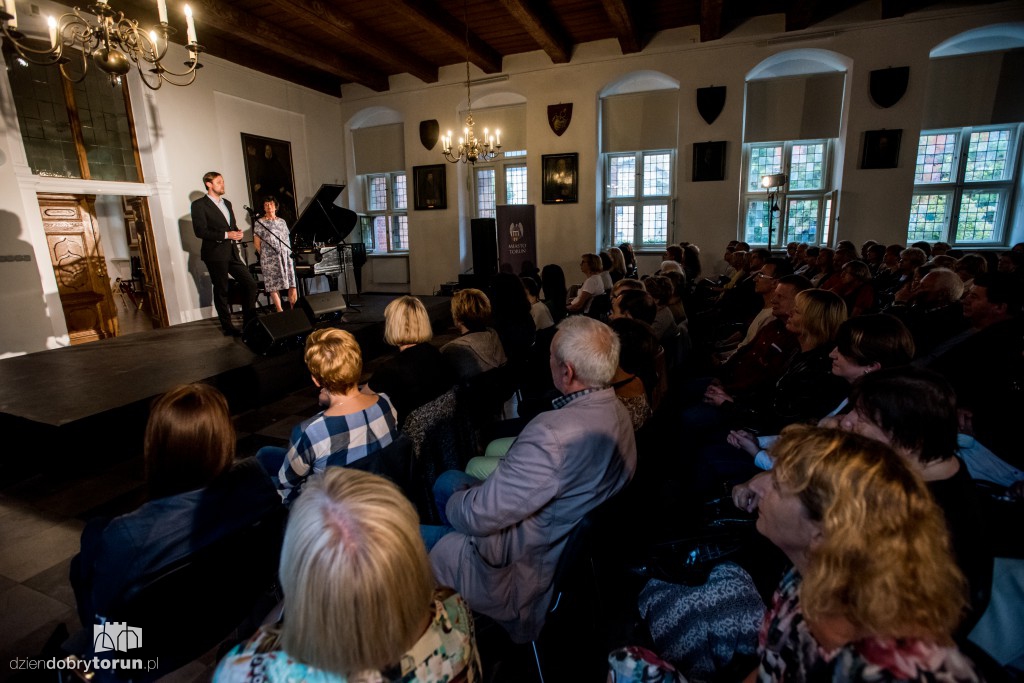 Maciej Stuhr na urodzinach Fundacji Platon