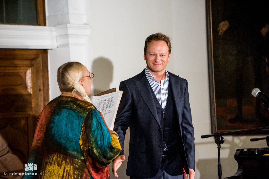 Maciej Stuhr na urodzinach Fundacji Platon