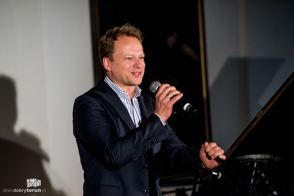 Maciej Stuhr na urodzinach Fundacji Platon