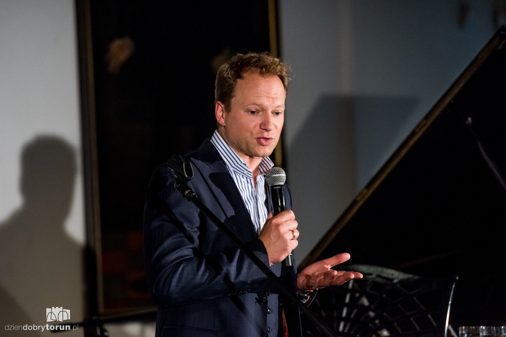 Maciej Stuhr na urodzinach Fundacji Platon