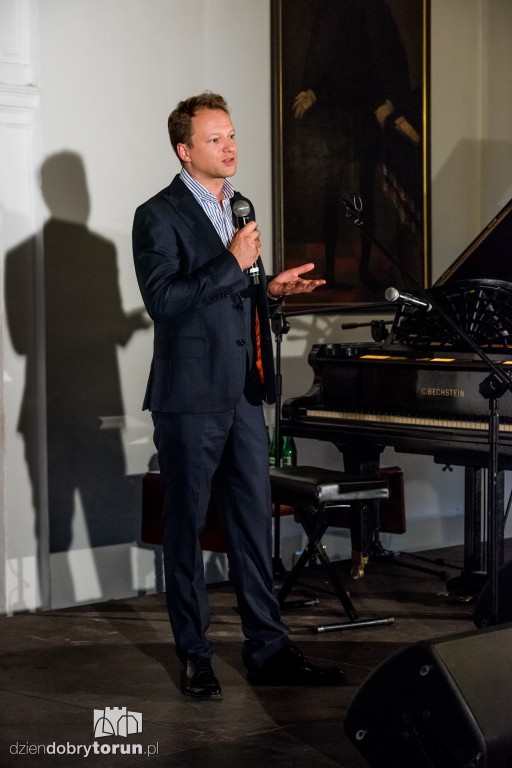 Maciej Stuhr na urodzinach Fundacji Platon