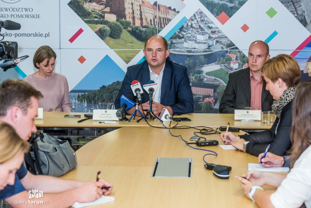 Decyzja w sprawie lotniska wstrzymana