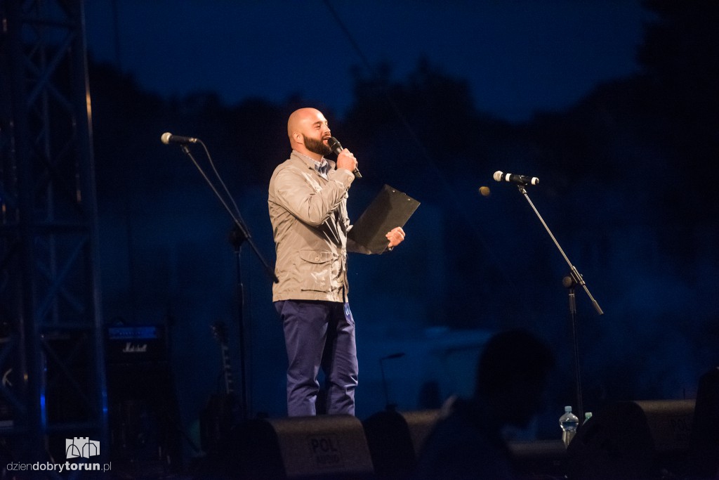 Koncert na scenie, show nad sceną!