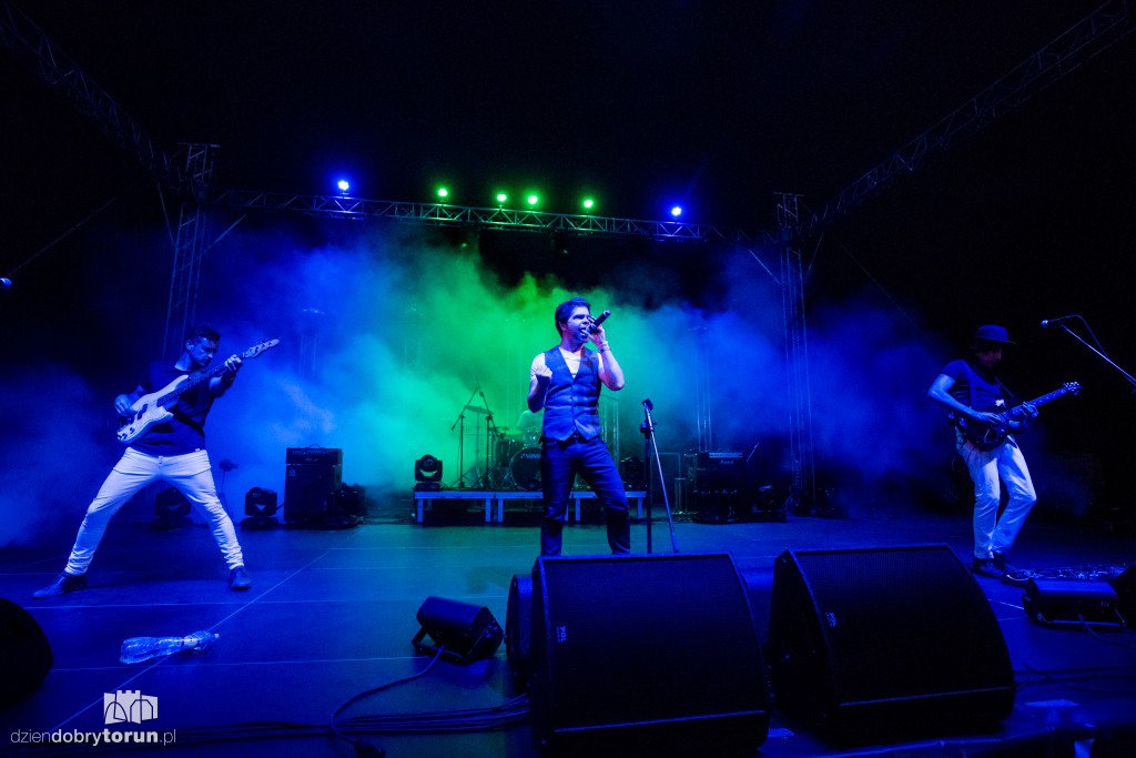 Koncert na scenie, show nad sceną!