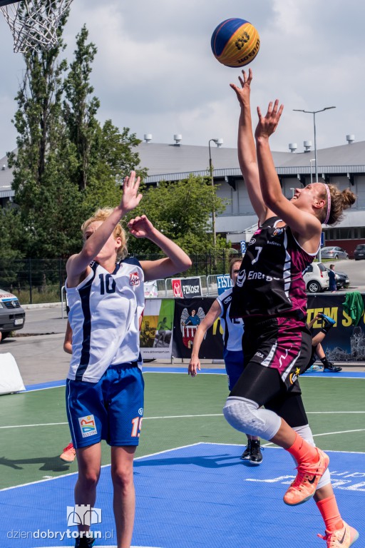 Zelmer 3x3 Quest przed Areną Toruń