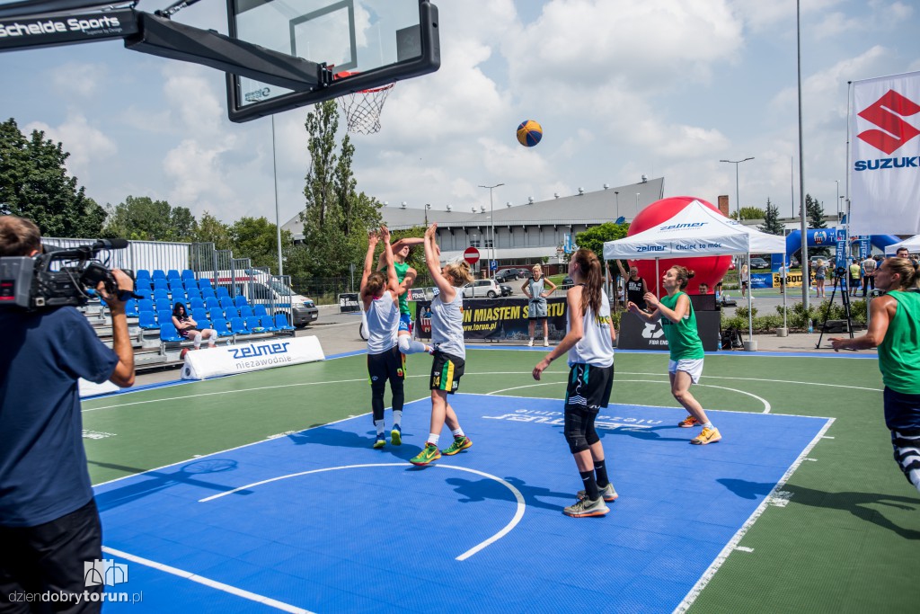 Zelmer 3x3 Quest przed Areną Toruń