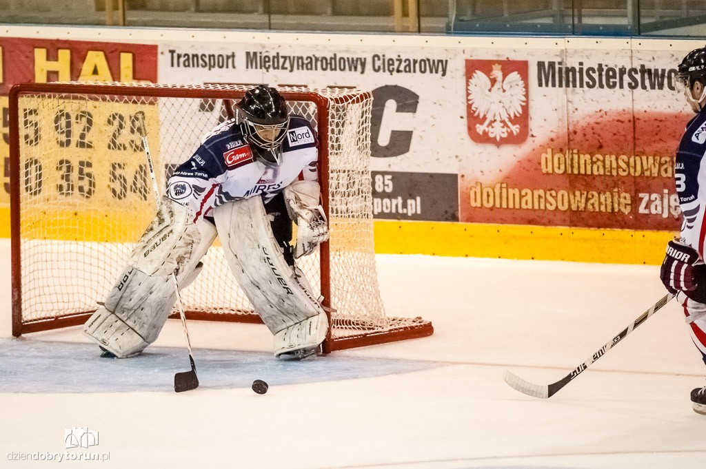 Nesta Mires kontra Stoczniowiec