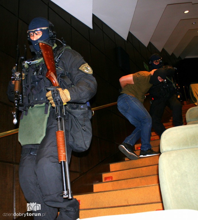 Terroryści wzięli zakładników w operze!