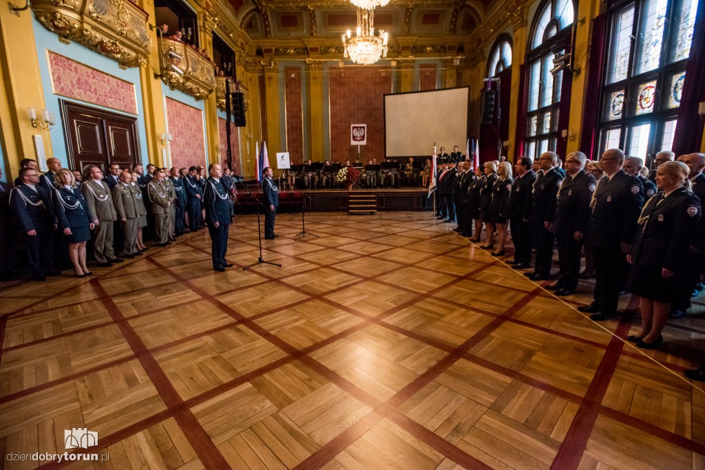 Toruńscy celnicy świętują w Artusie