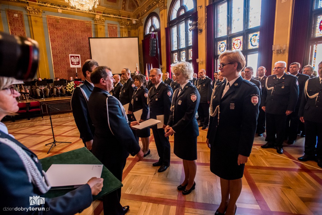 Toruńscy celnicy świętują w Artusie