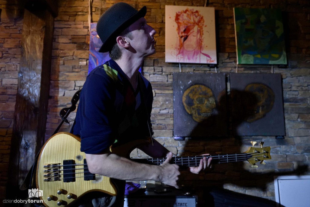 Carvin Jones Band koncertowo