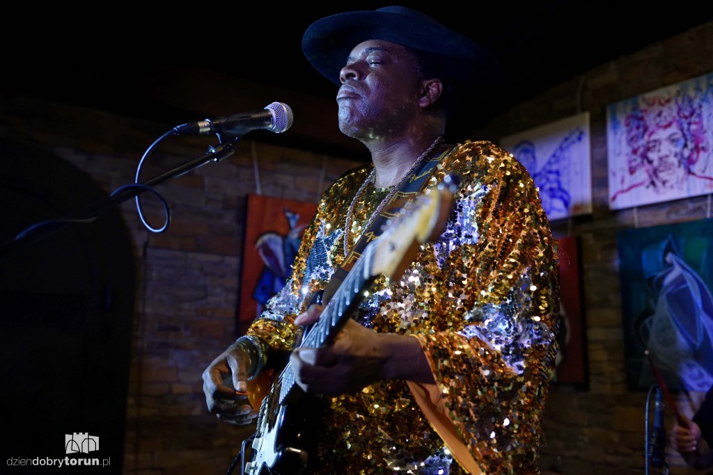 Carvin Jones Band koncertowo